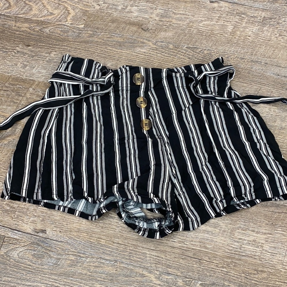 justify Large black and white stripe shorts